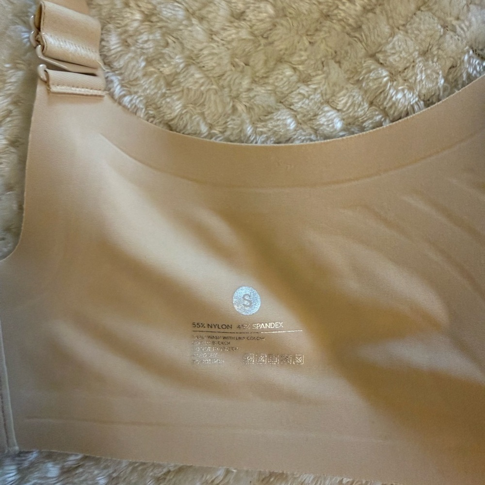 Seamless Nude Bra for Women - Picture 2 of 3